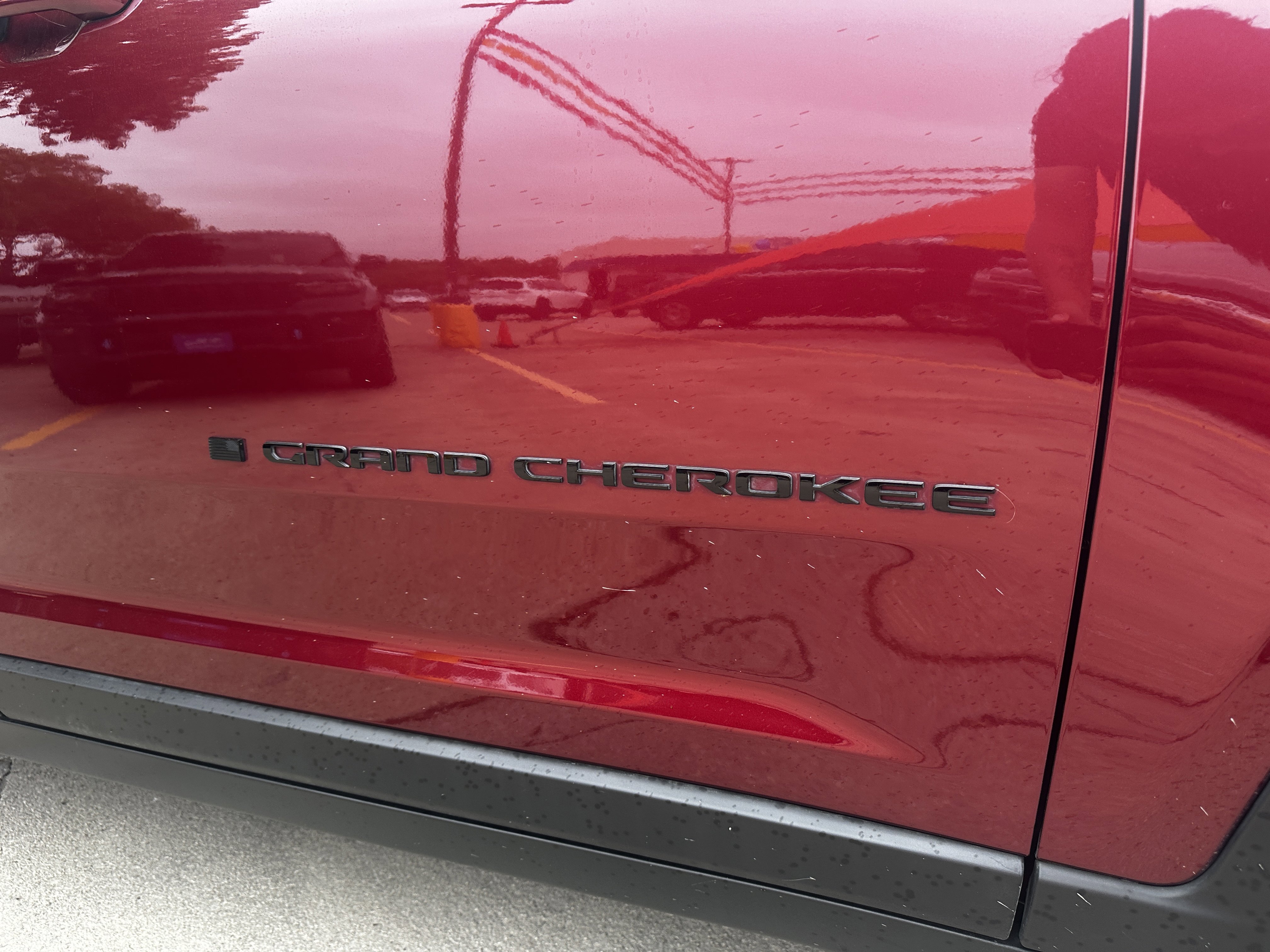 Used 2023 Velvet Red Pearlcoat Jeep Limited image 4