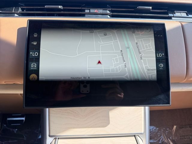 Used 2024 White Land Rover SV image 20