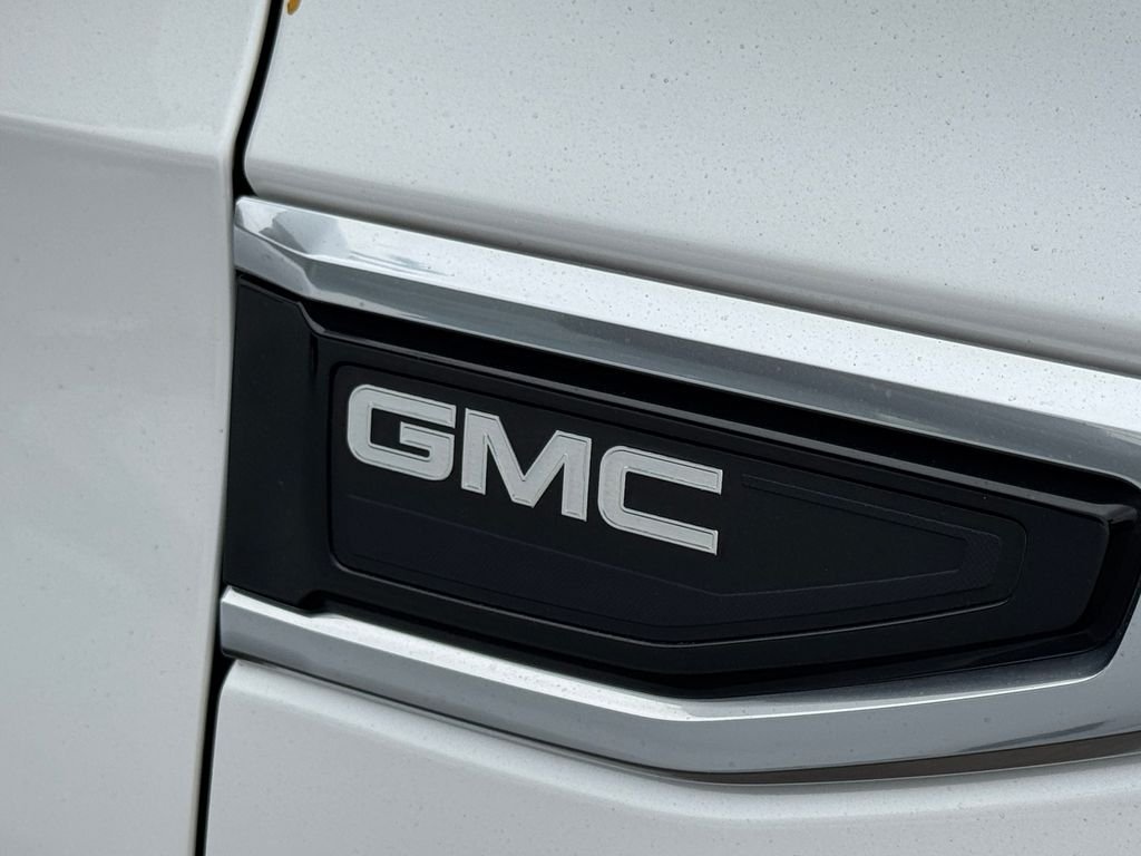 Used 2021 White GMC Denali image 23