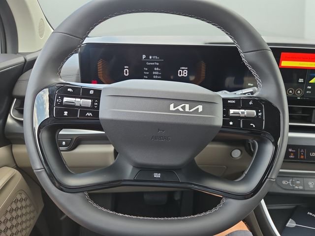 New 2027 White Kia LXS image 19
