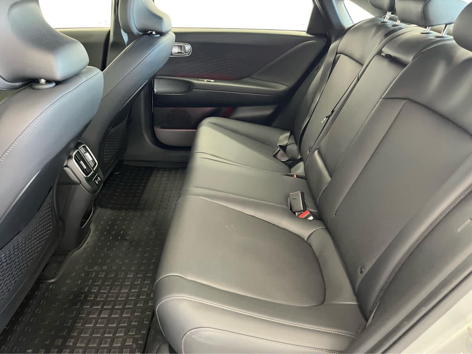 Used 2025 Gravity Gold Matte Hyundai SEL image 28