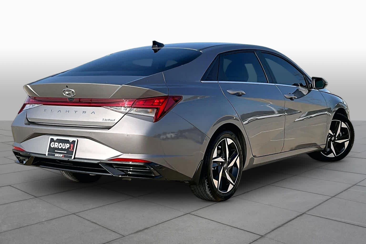 Used 2023 Fluid Metal Hyundai Limited image 12