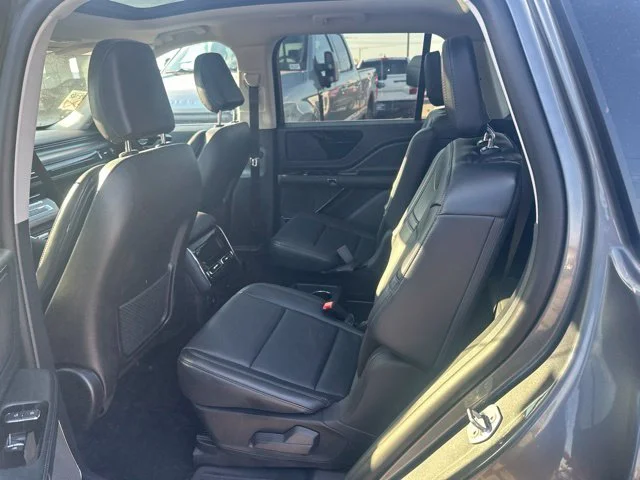 Used 2025 Gray Metallic Lincoln Premiere image 7