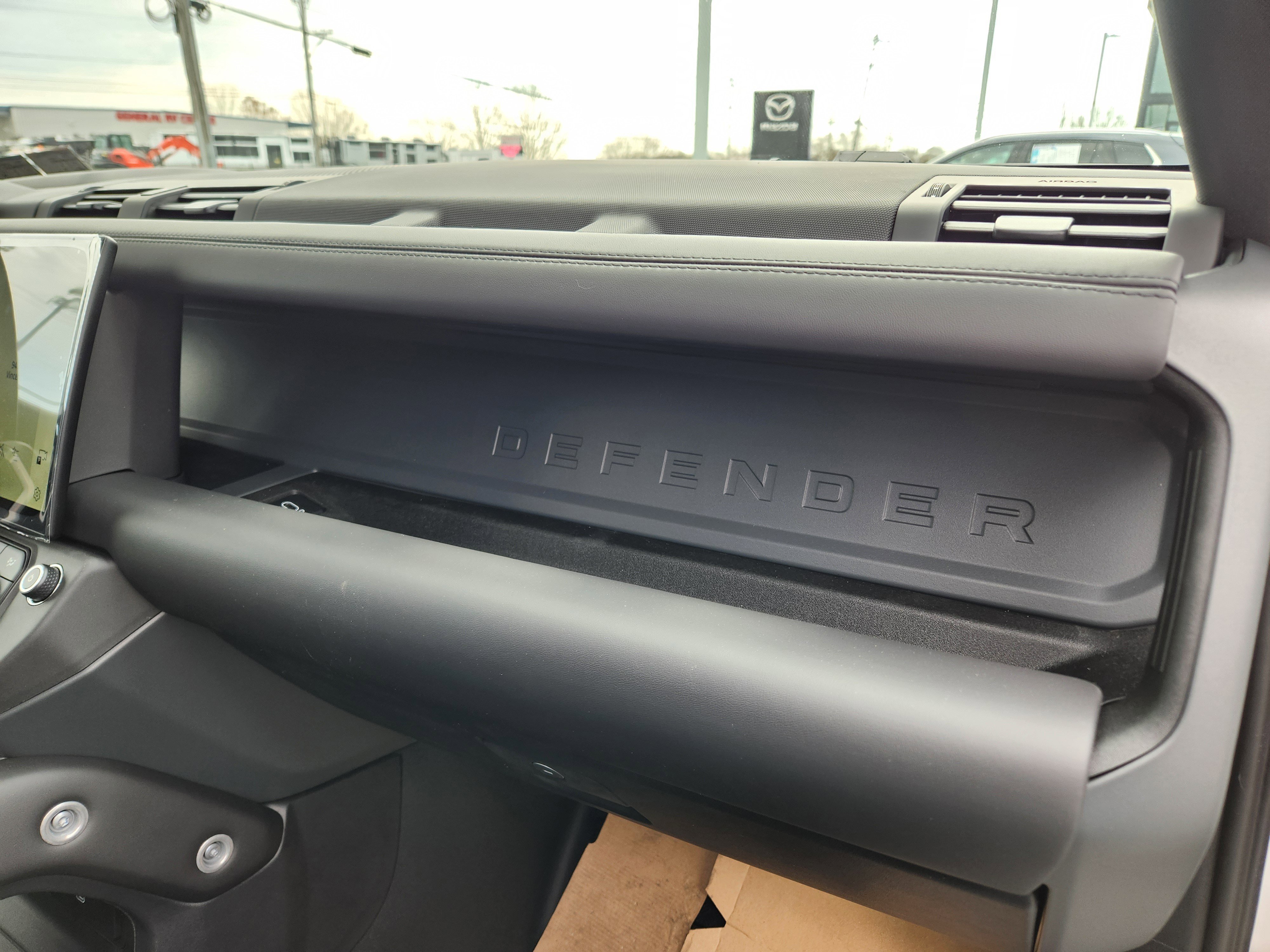 2026 Land Rover Defender X-Dynamic SE - Photo 13