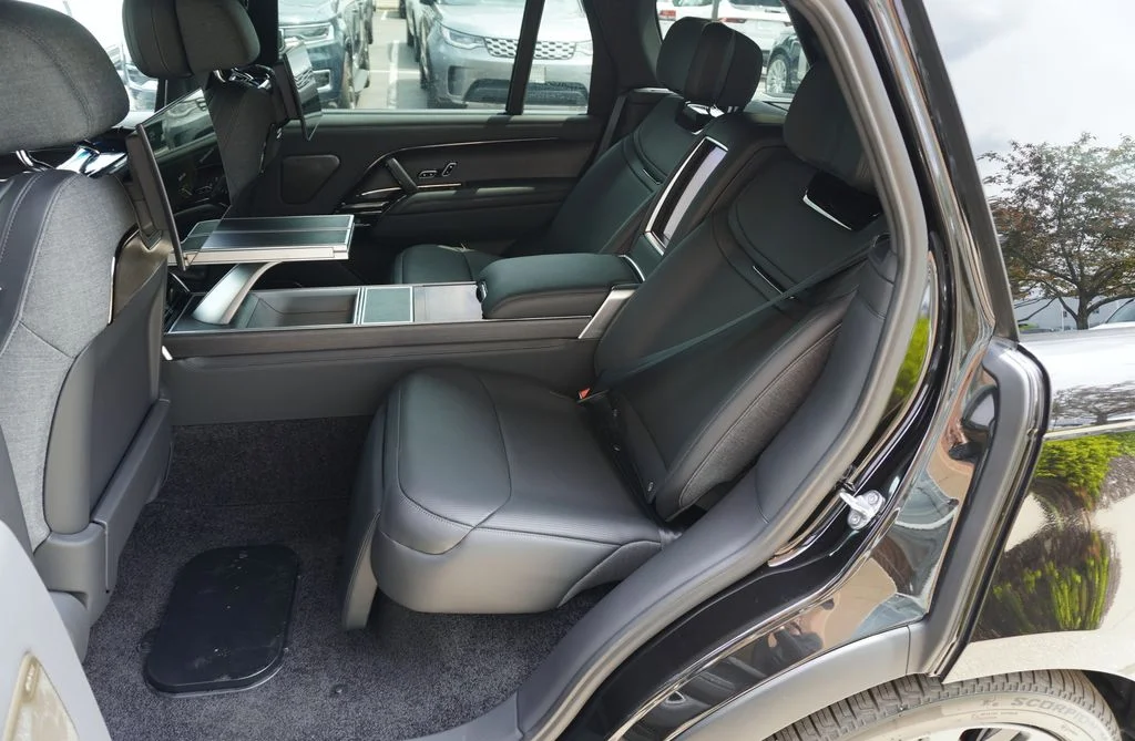 New 2026 Obsidian Black in Gloss Finish Land Rover SV image 12
