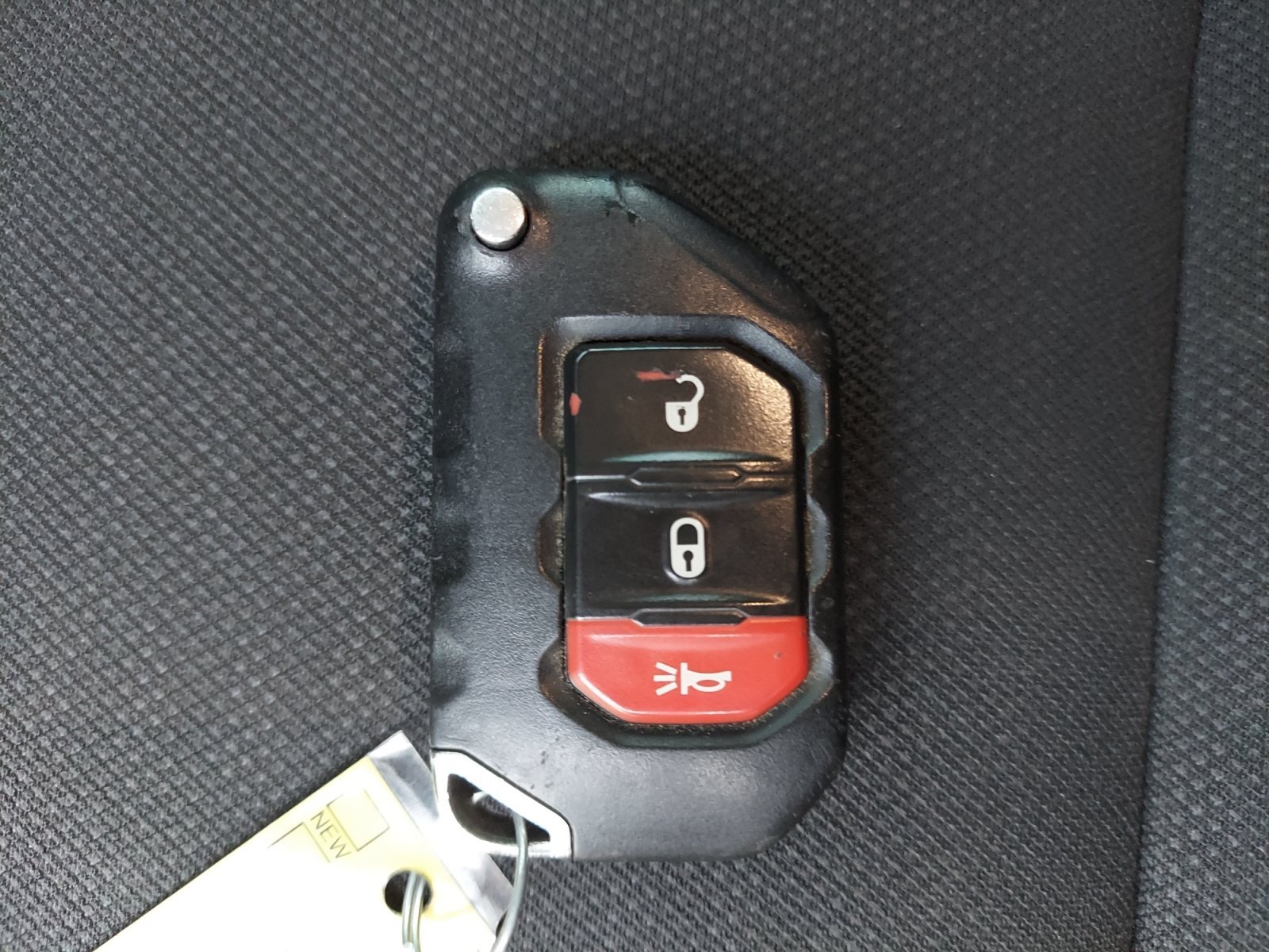Used 2020 Bikini Pearlcoat Jeep Sport S image 30