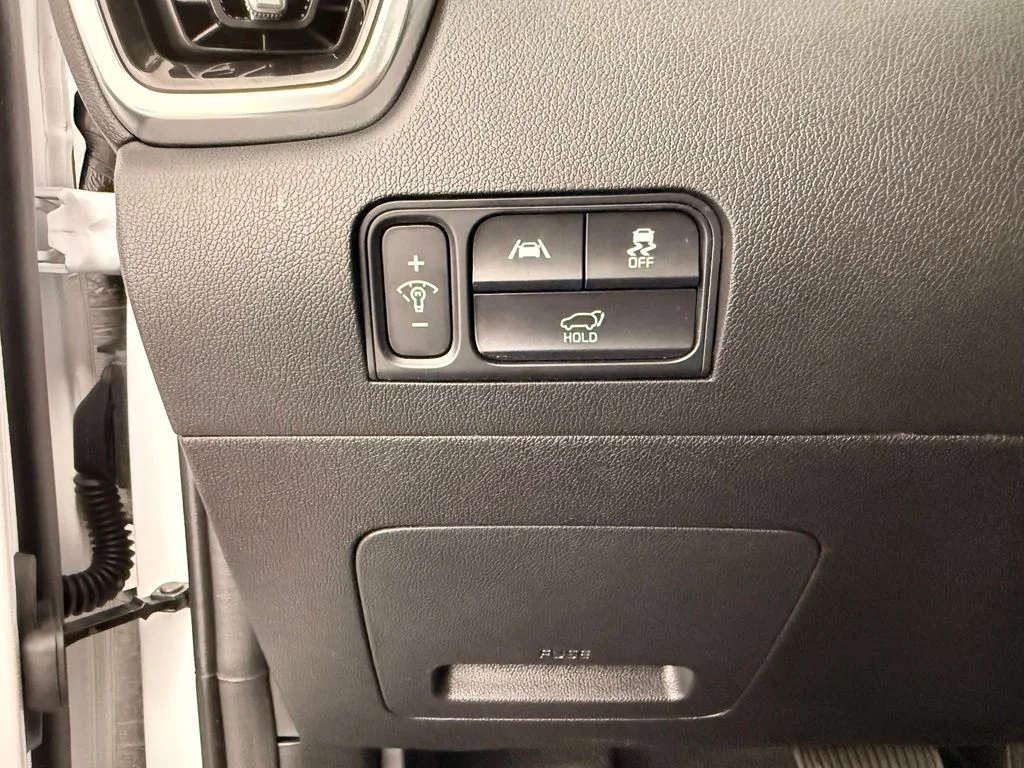 Used 2023 White Kia SX image 26