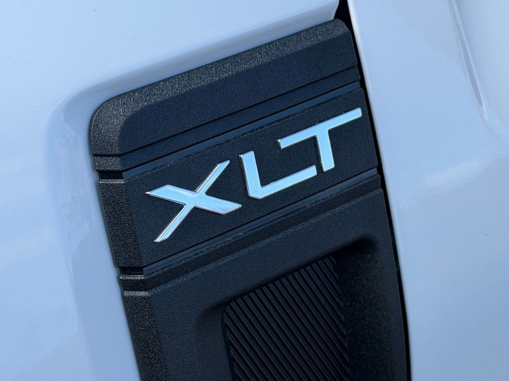 New 2026 Oxford White Ford XLT image 30