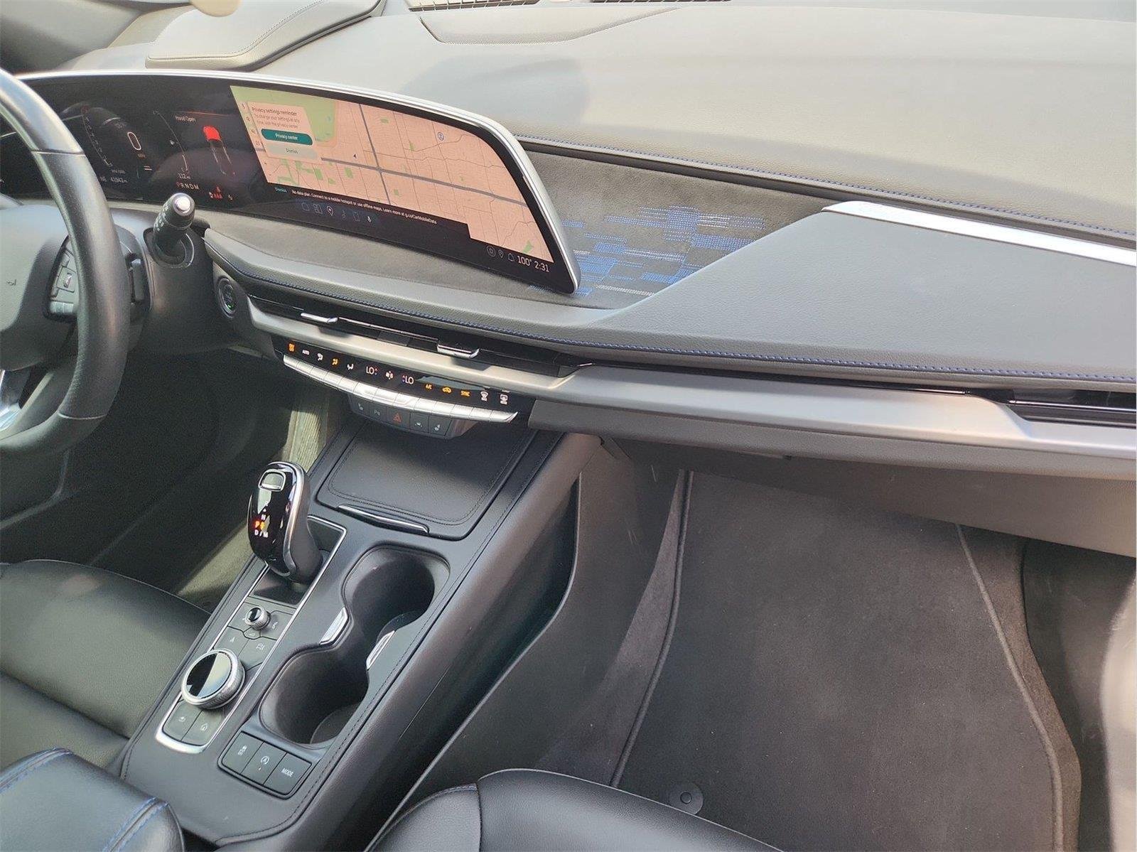2024 Cadillac XT4 Sport - Photo 29