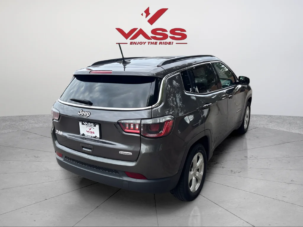 Used 2021 Crystal Metallic Jeep Latitude image 5