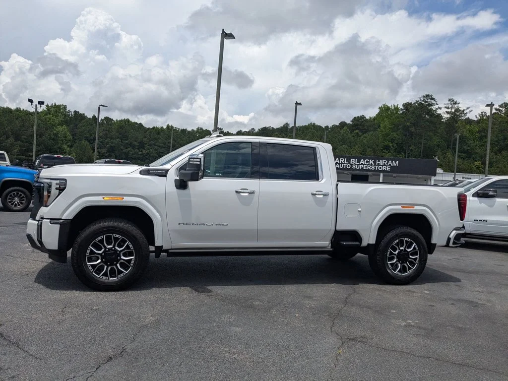 Used 2024 White Frost Tricoat GMC Denali Ultimate image 8