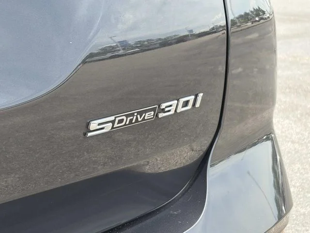 Used 2023 Gray BMW sDrive30i image 9