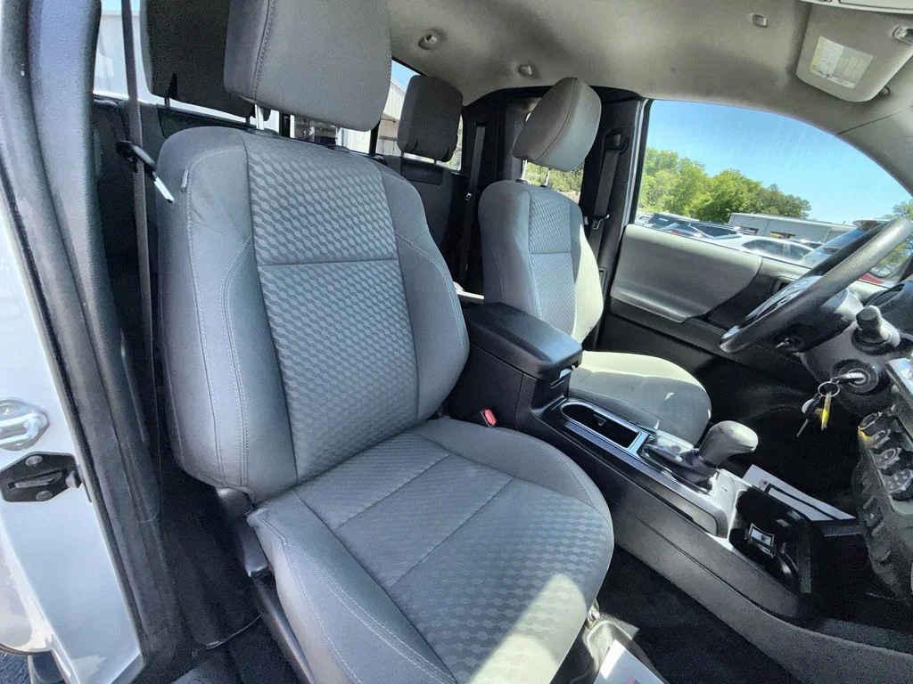 Used 2021 White Toyota SR image 25