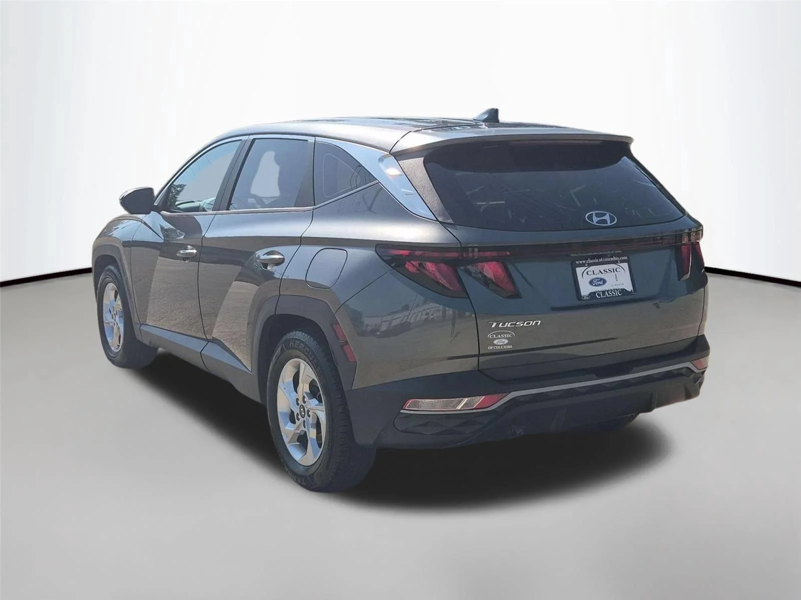 Used 2022 Amazon Gray Hyundai SE image 3