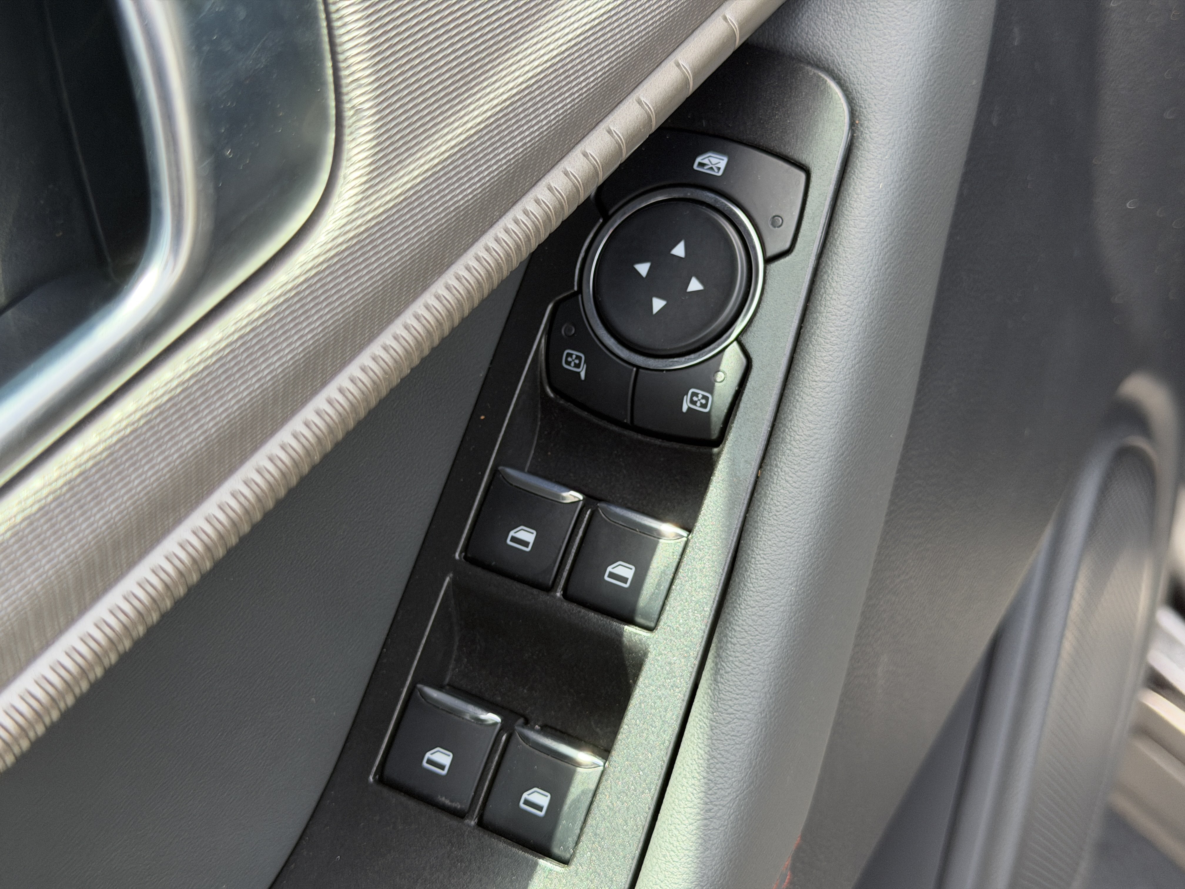 Used 2025 Black Metallic Ford Active image 22