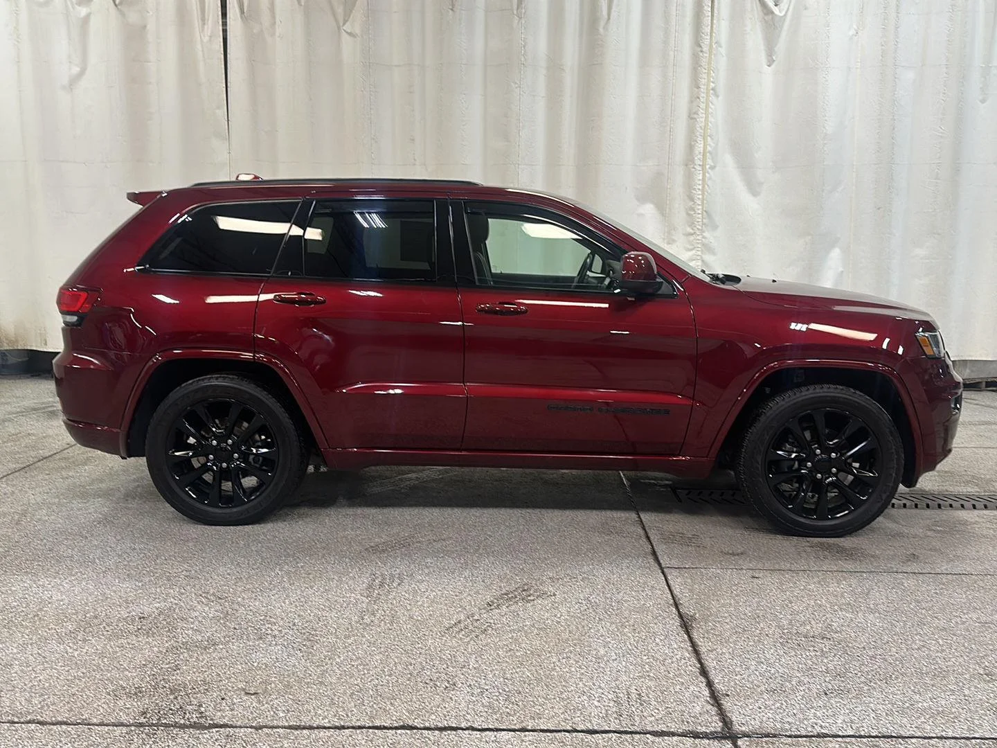 Used 2020 Velvet Red Pearlcoat Jeep Altitude image 6