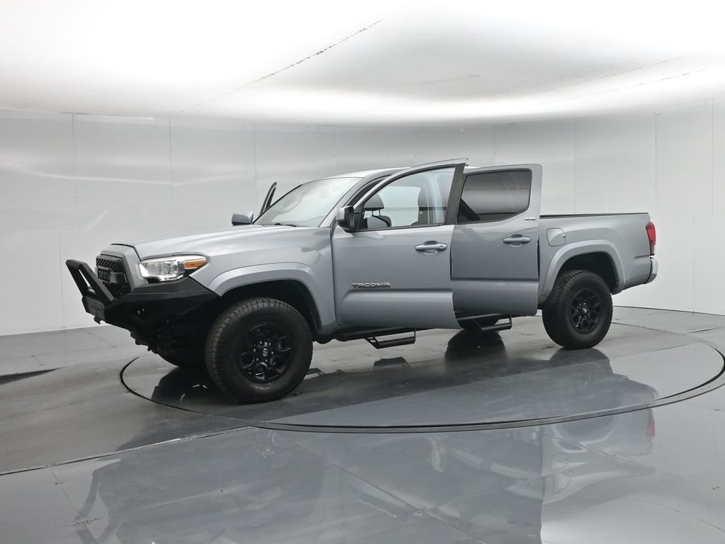 Used 2019 Gray Toyota SR5 image 5