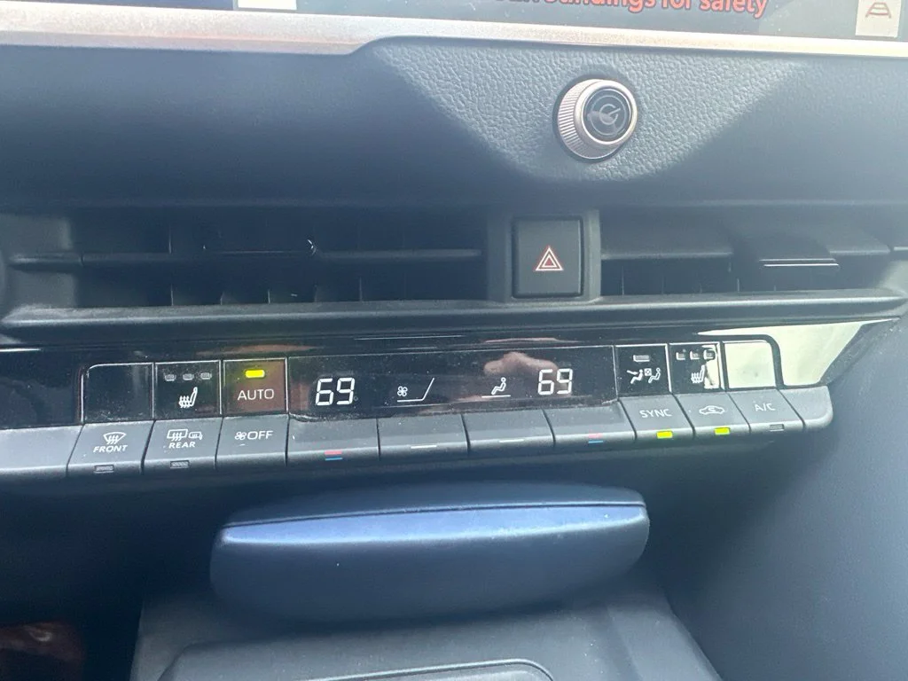 Used 2023  Toyota XLE image 17