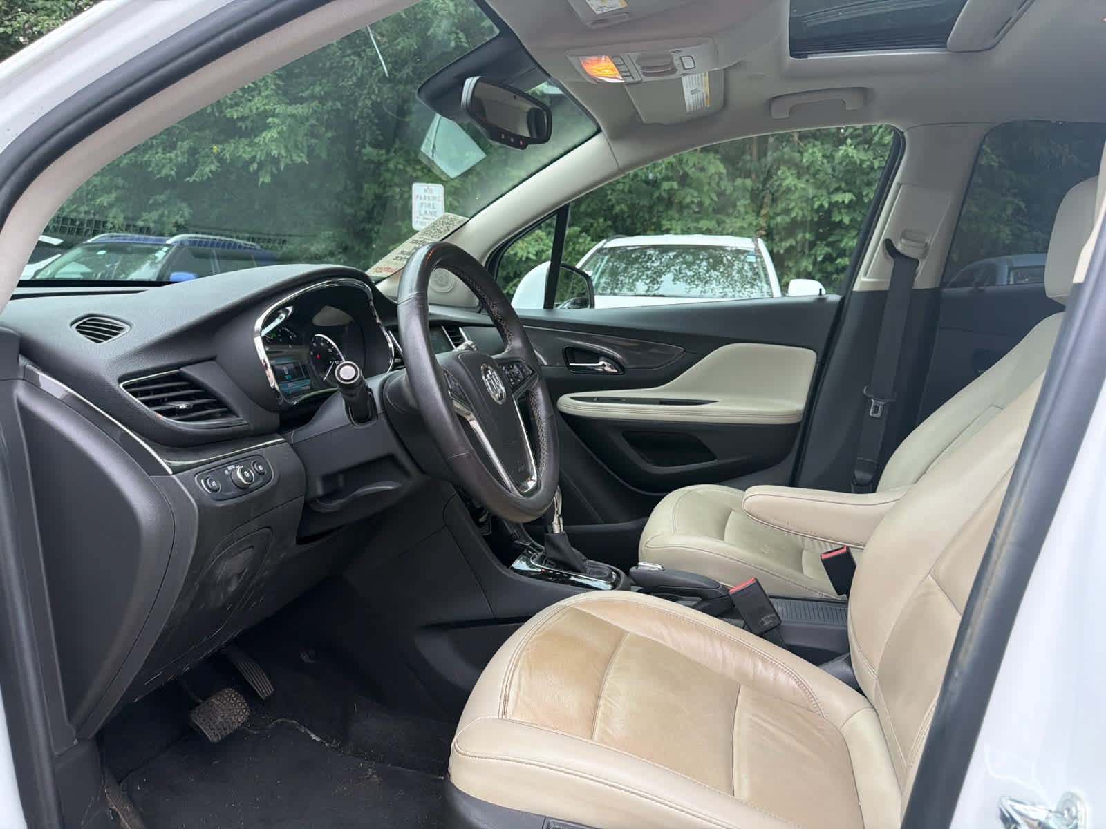 Used 2017 Summit White Buick Essence image 5