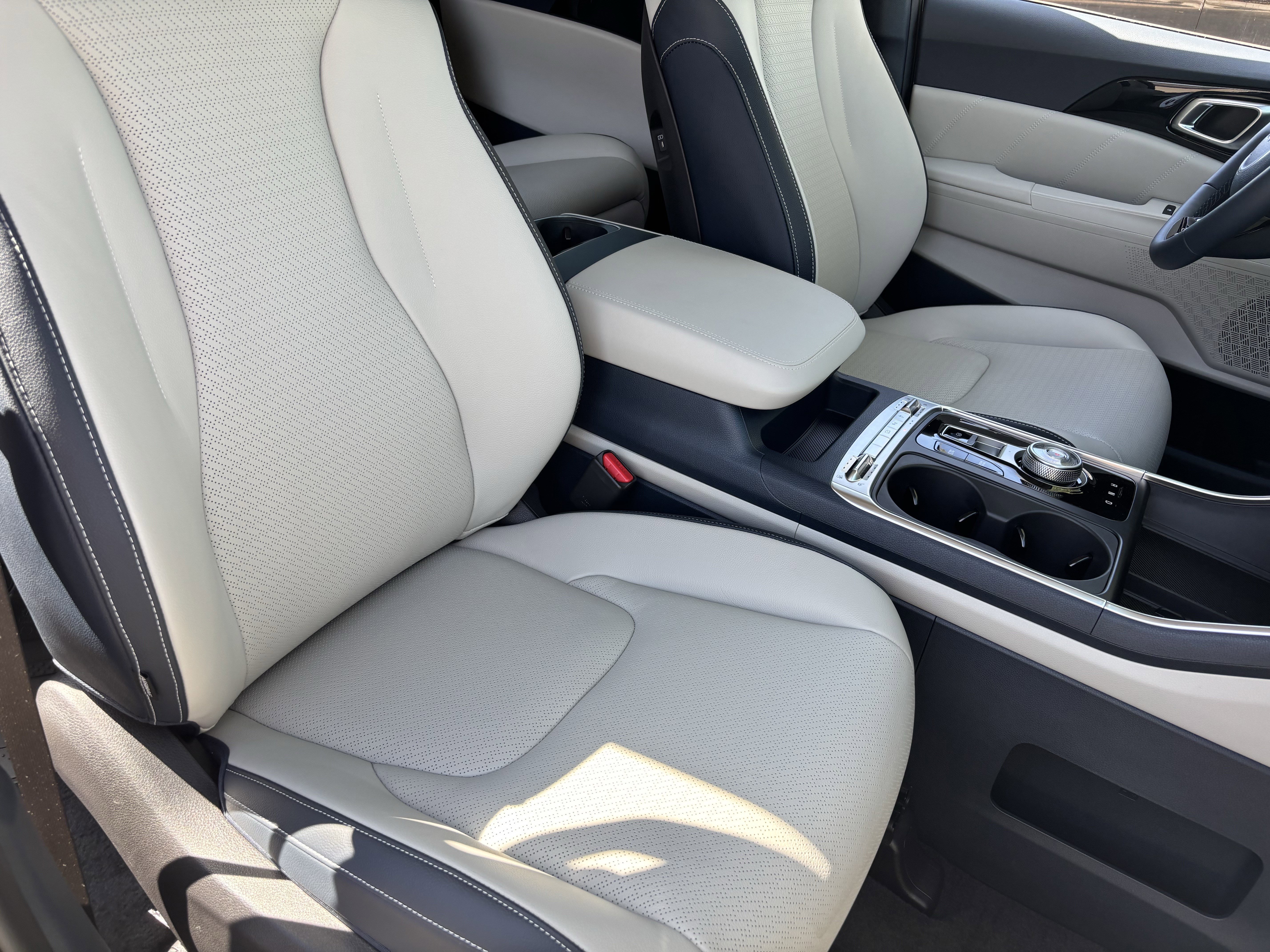 New 2026 Snow White Pearl Kia SX Prestige image 8