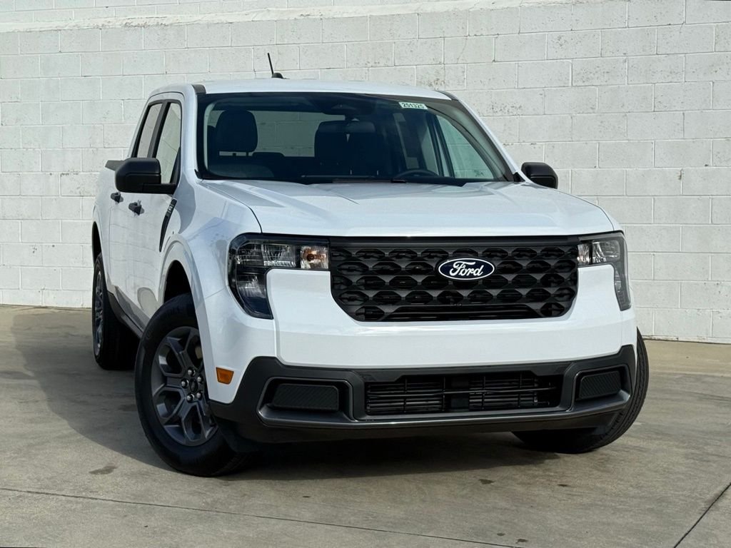 New 2025 Oxford White Ford XLT image 2