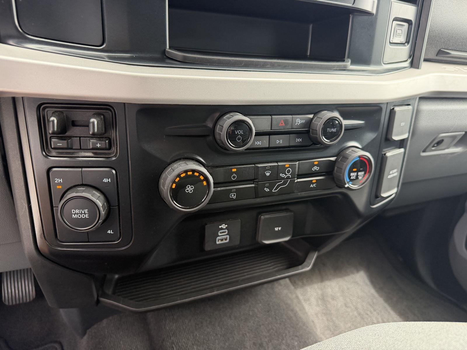 Used 2025 Oxford White Ford XLT image 25