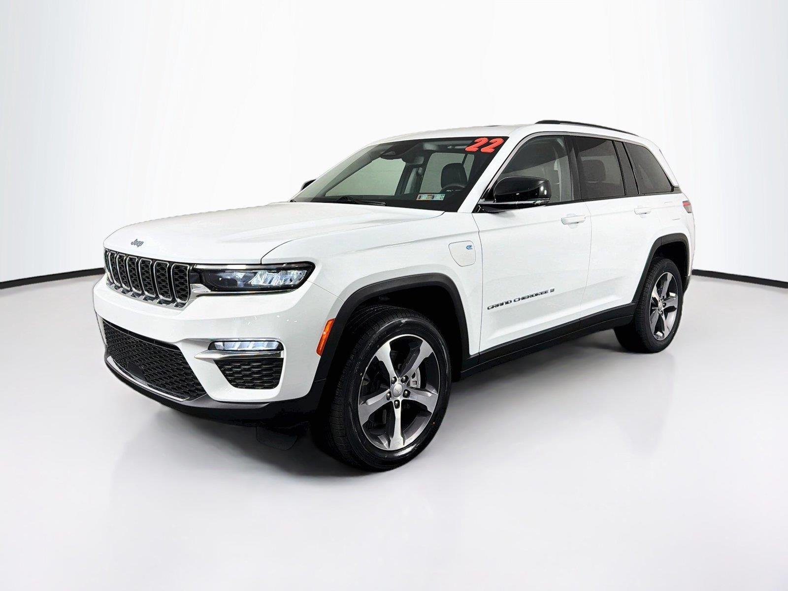 Used 2022 Bright White Clearcoat Jeep  image 7