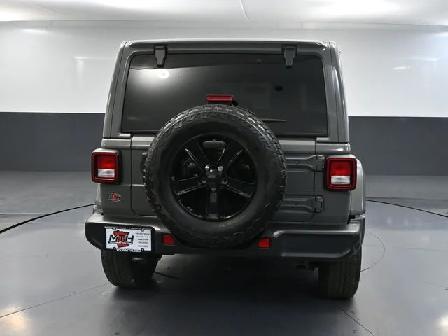 Certified Used 2022 Gray Jeep Unlimited Sahara Altitude image 7