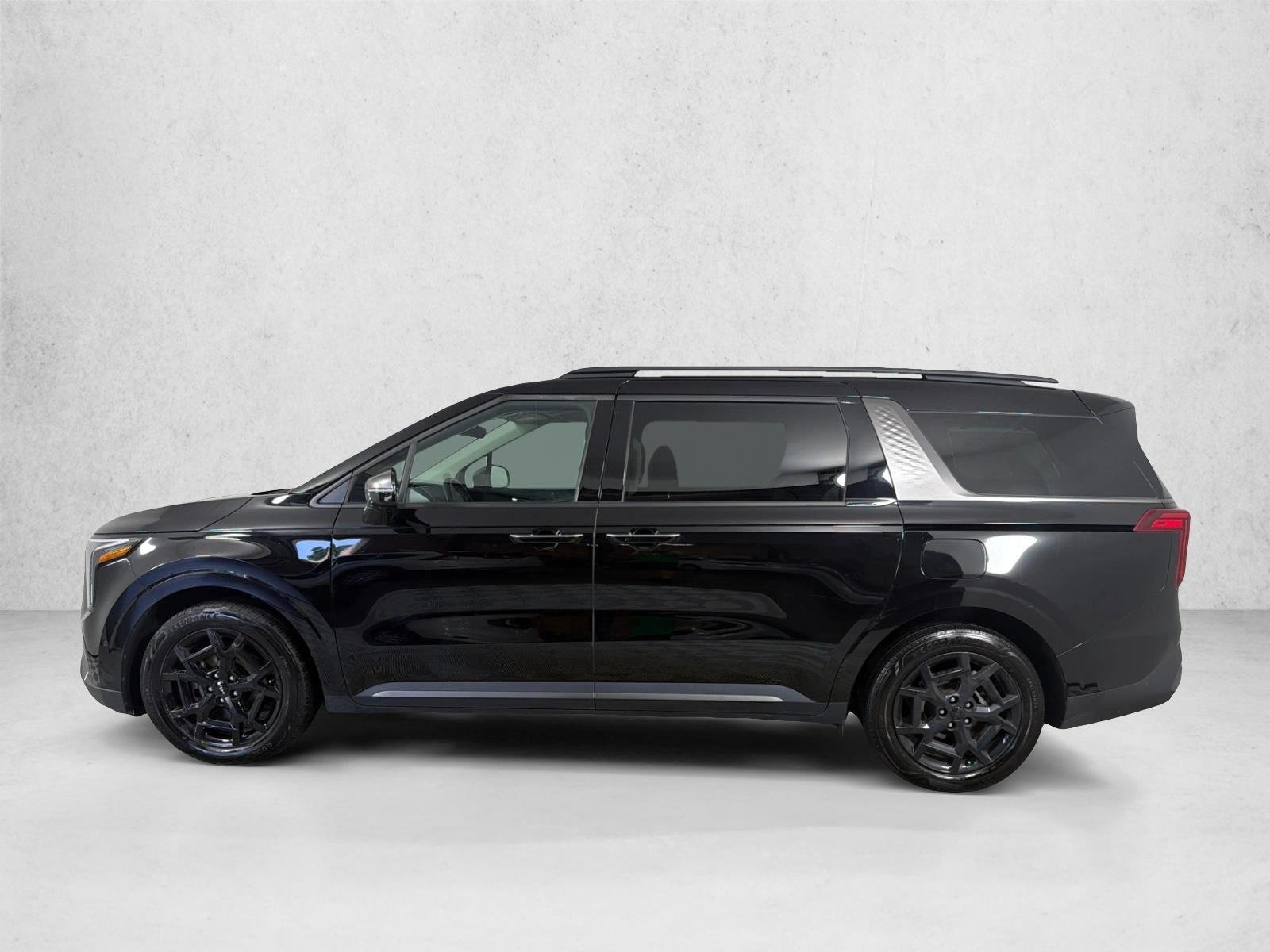 Used 2025 Aurora Black Pearl Kia SX image 8