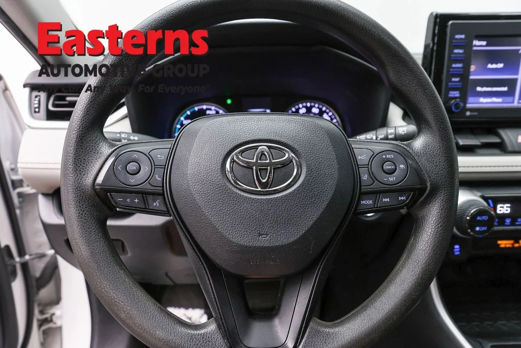 Used 2022 White Toyota XLE image 10