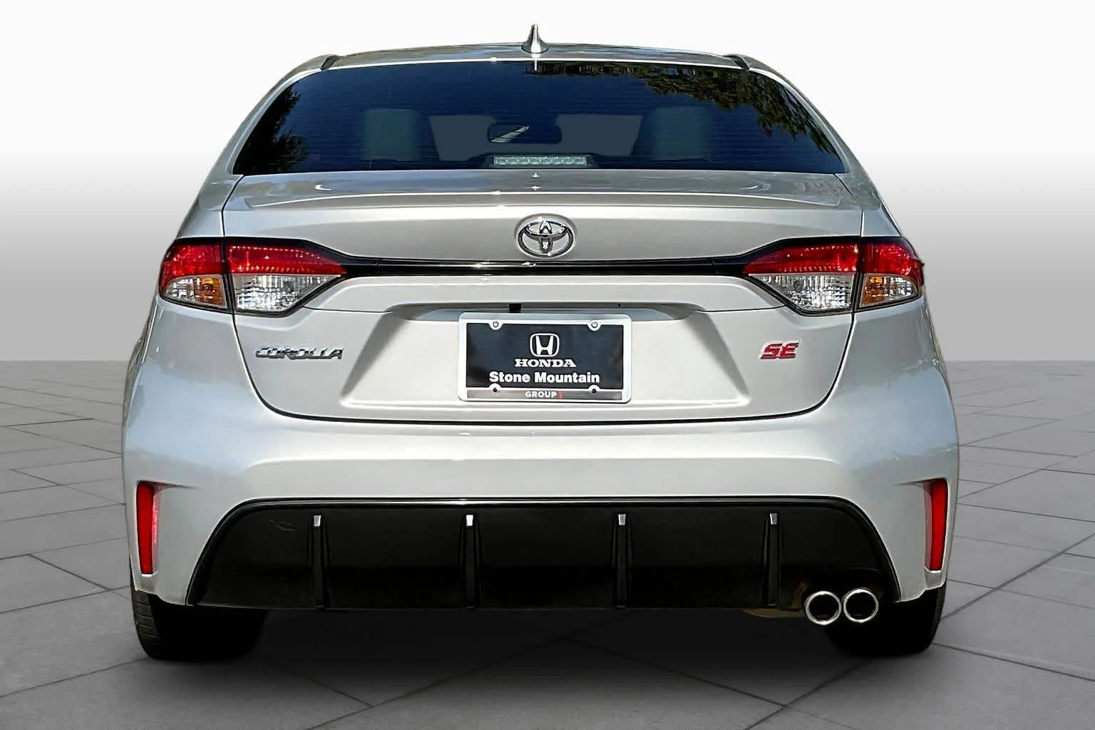 Used 2025 Classic Silver Metallic Toyota SE image 5