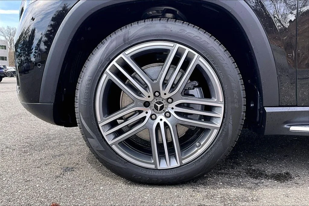 New 2026 Black Mercedes-Benz GLS 450 image 12