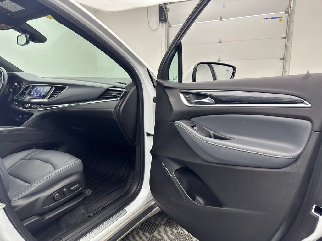 Used 2023 Summit White Buick Essence image 35