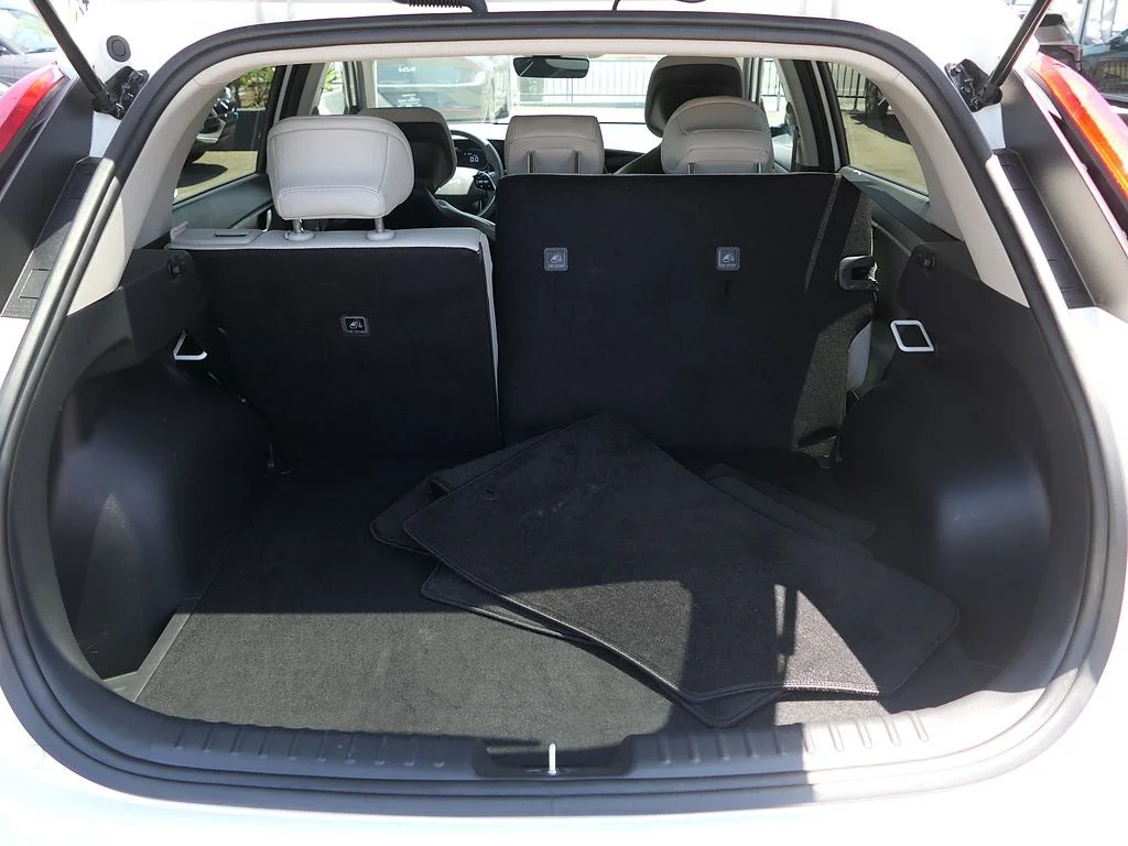 Used 2024 White Kia EX Touring image 23