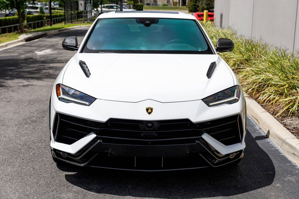 Used 2024 White Lamborghini Performante image 8