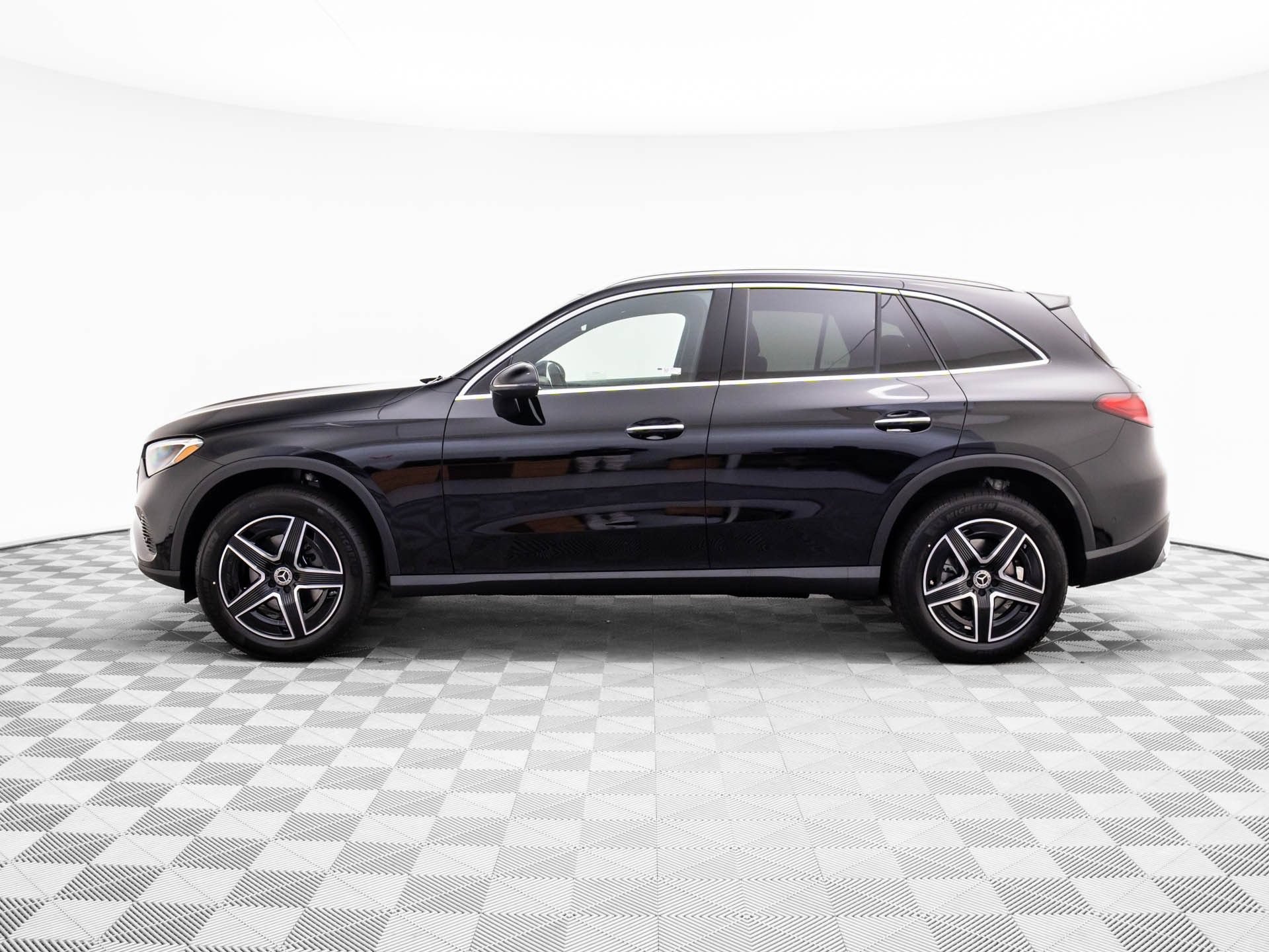 New 2026 Black Mercedes-Benz GLC 300 image 39