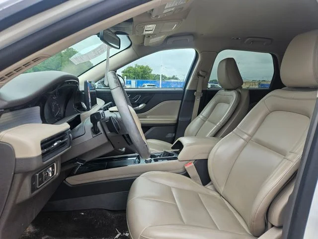 Used 2021 Pristine White Lincoln Standard image 6