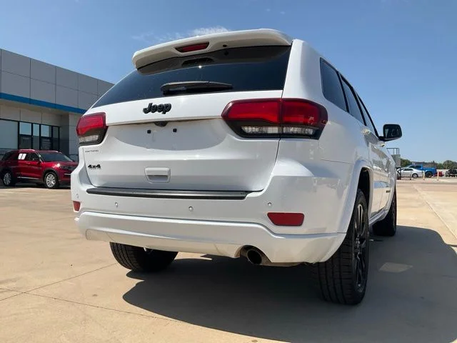 Used 2019 White Jeep Altitude image 33
