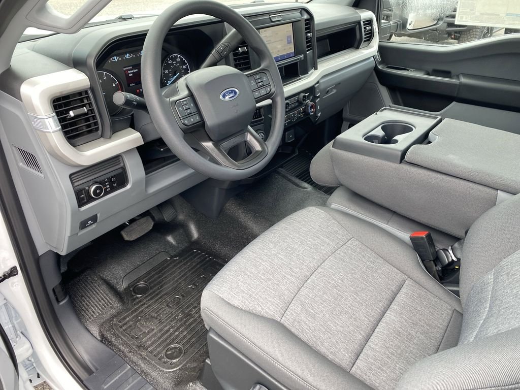 New 2025 Oxford White Ford F-350® XL image 15
