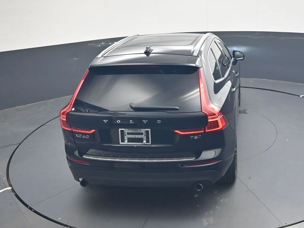 Used 2020 Onyx Black Metallic Volvo T6 Momentum image 37