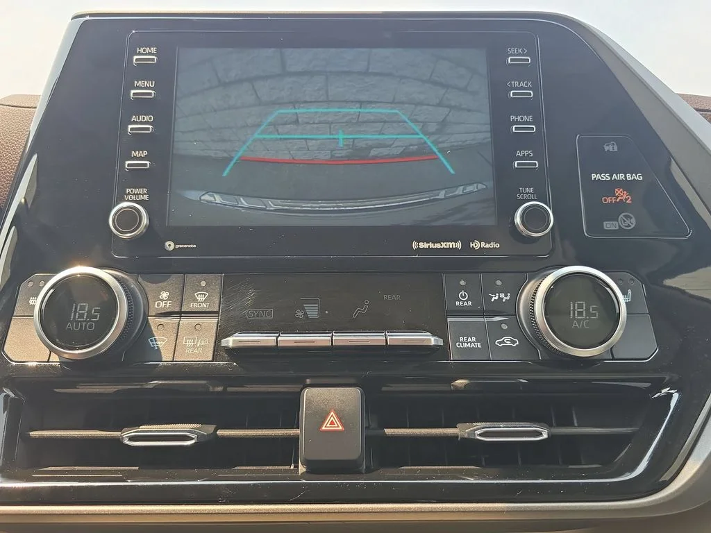 Used 2021  Toyota XLE image 22