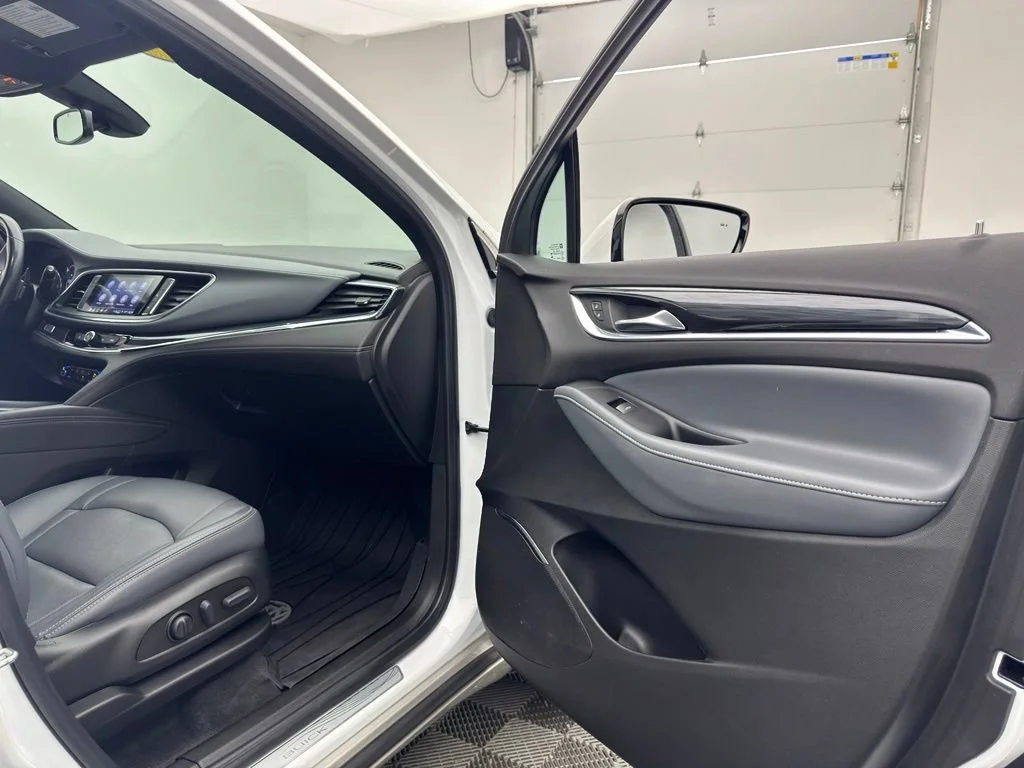 Used 2023 Summit White Buick Essence image 35