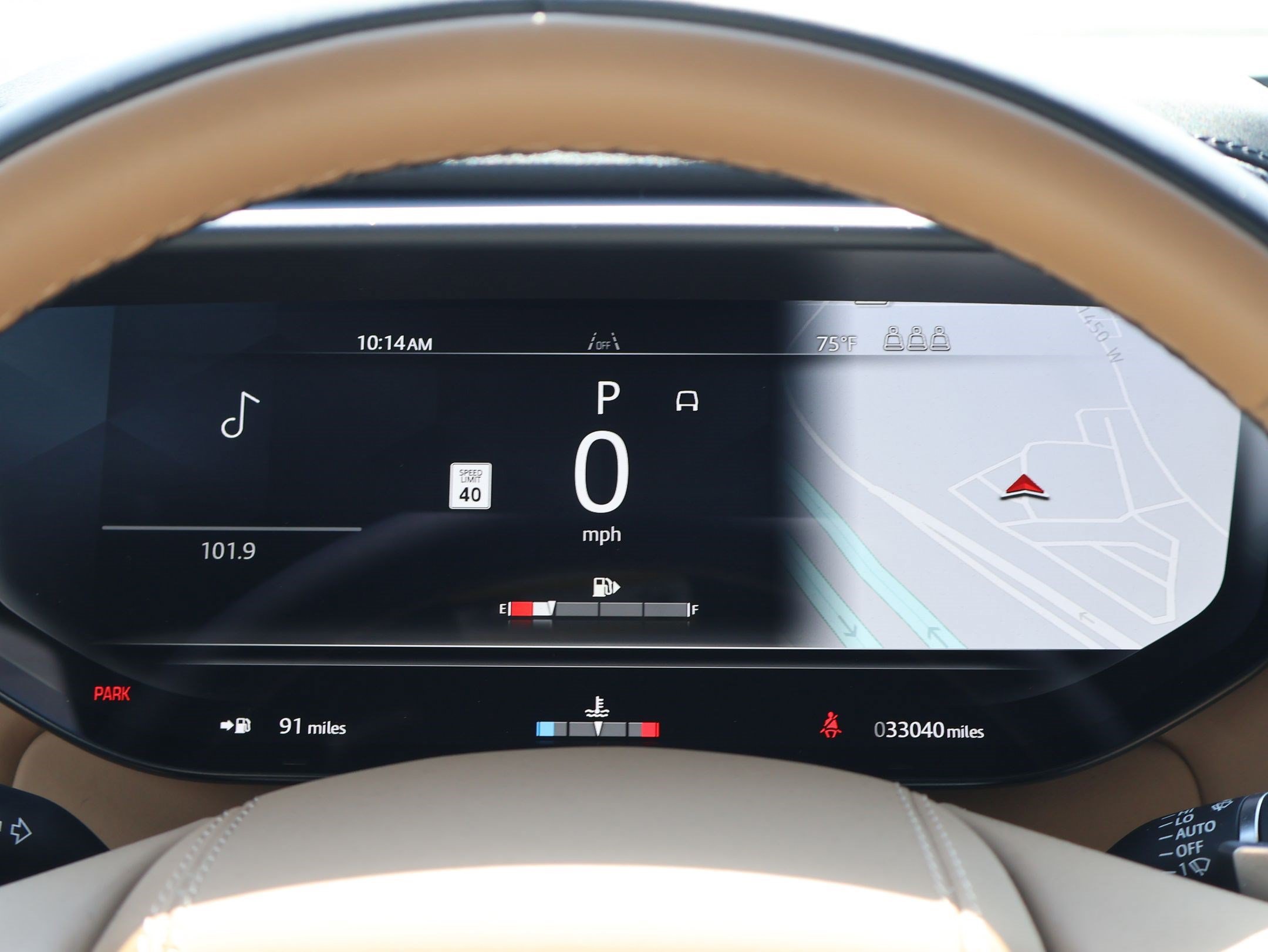 Used 2025 Charente Grey Prem Met Land Rover Dynamic SE image 18