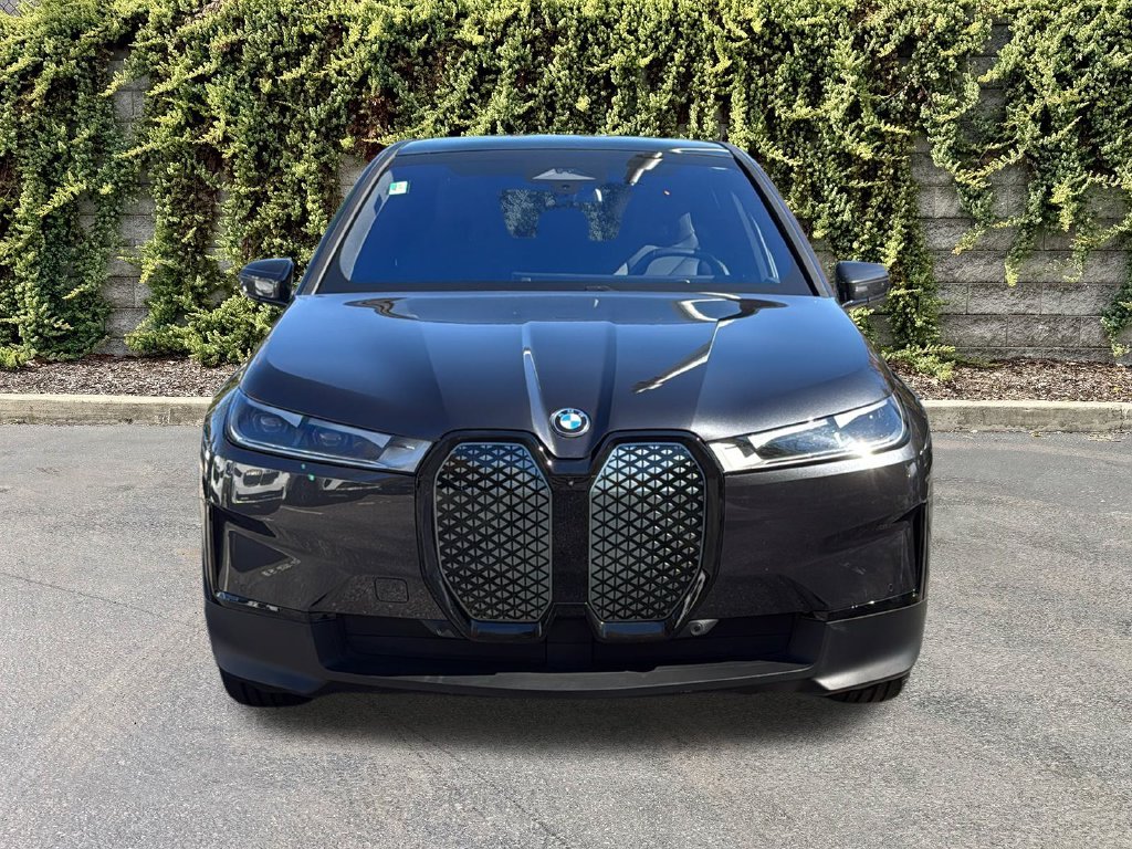 Used 2024 Dark Graphite Metallic BMW xDrive50 image 2