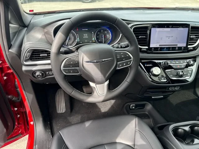 2025 Chrysler Pacifica Select - Photo 18