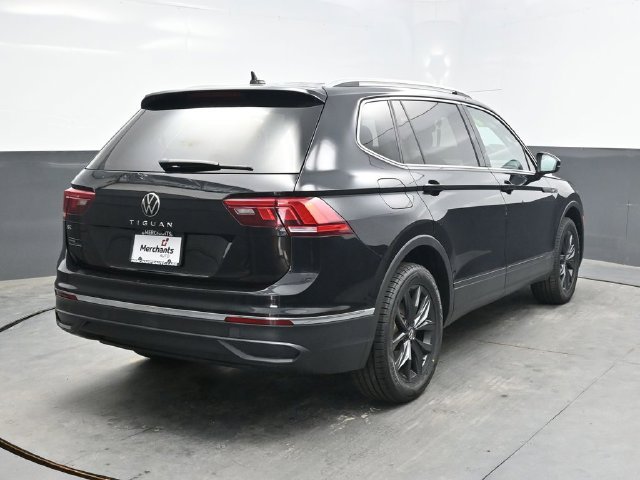 Used 2024 Black Volkswagen 2.0T SE image 7