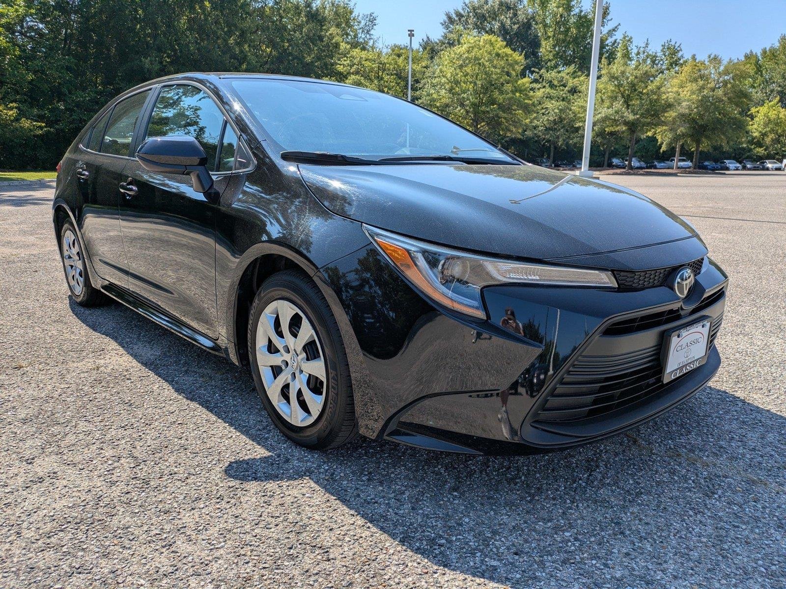 Used 2025  Toyota LE image 2
