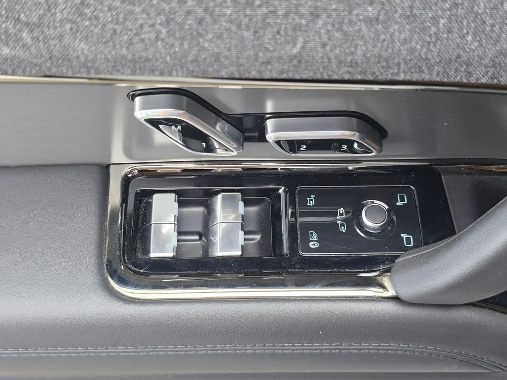 Certified Used 2024 White Land Rover Dynamic SE image 29