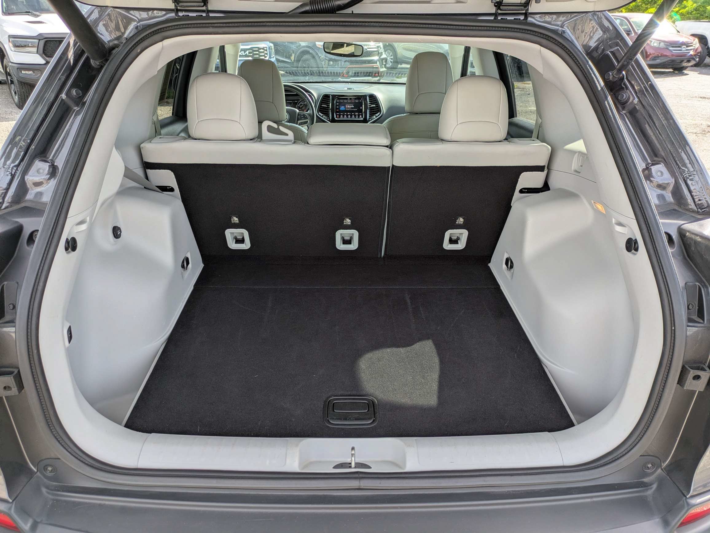 Used 2019 Granite Crystal Metallic Clearcoat Jeep Limited image 16