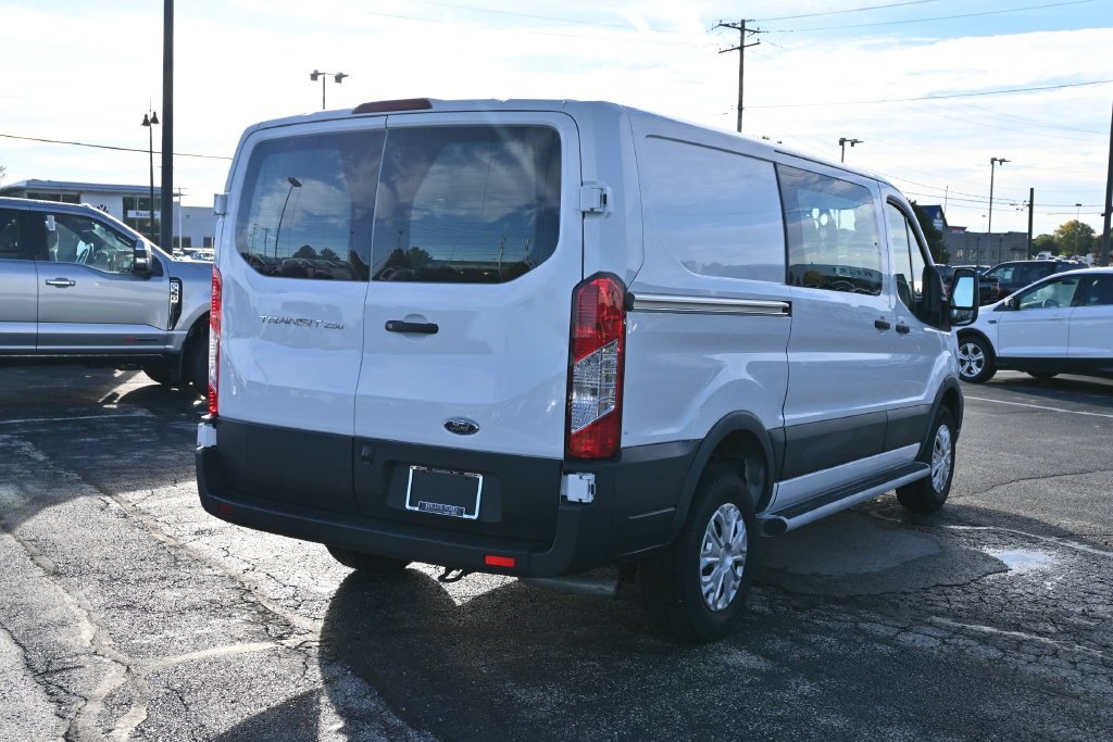 Used 2025 Oxford White Ford Base image 9